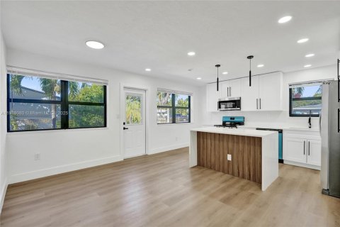 Casa en venta en Hollywood, Florida, 3 dormitorios, 107.67 m2 № 1974055 - foto 16