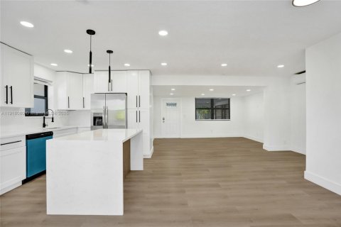 Casa en venta en Hollywood, Florida, 3 dormitorios, 107.67 m2 № 1974055 - foto 10