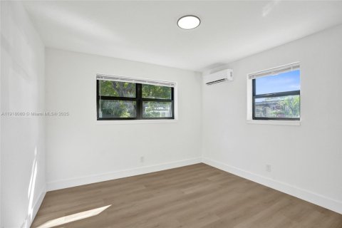 Casa en venta en Hollywood, Florida, 3 dormitorios, 107.67 m2 № 1974055 - foto 22