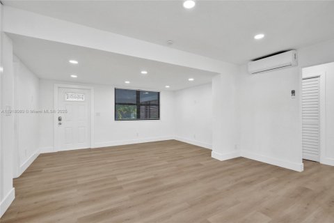 Casa en venta en Hollywood, Florida, 3 dormitorios, 107.67 m2 № 1974055 - foto 18