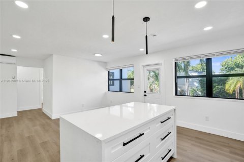 Casa en venta en Hollywood, Florida, 3 dormitorios, 107.67 m2 № 1974055 - foto 12