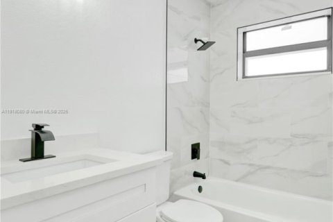 Casa en venta en Hollywood, Florida, 3 dormitorios, 107.67 m2 № 1974055 - foto 29