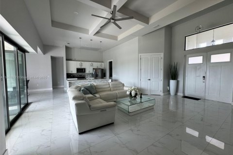 House in Cape Coral, Florida 3 bedrooms № 1756923 - photo 17