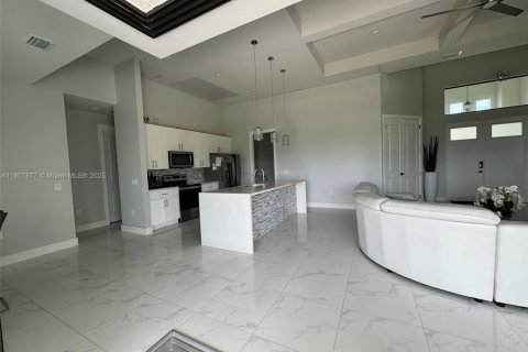 House in Cape Coral, Florida 3 bedrooms № 1756923 - photo 16