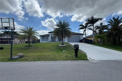 House in Cape Coral, Florida 3 bedrooms № 1756923 - photo 3