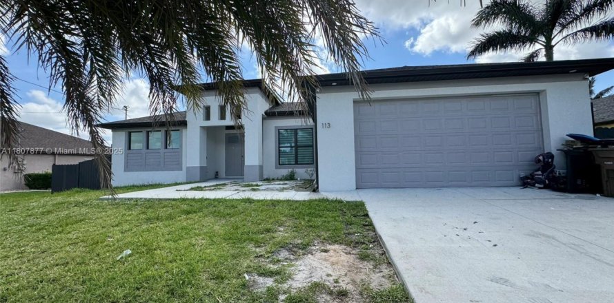 House in Cape Coral, Florida 3 bedrooms № 1756923