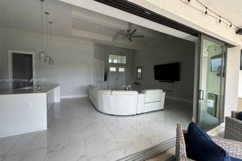 House in Cape Coral, Florida 3 bedrooms № 1756923 - photo 15
