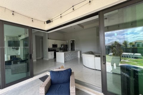 House in Cape Coral, Florida 3 bedrooms № 1756923 - photo 14