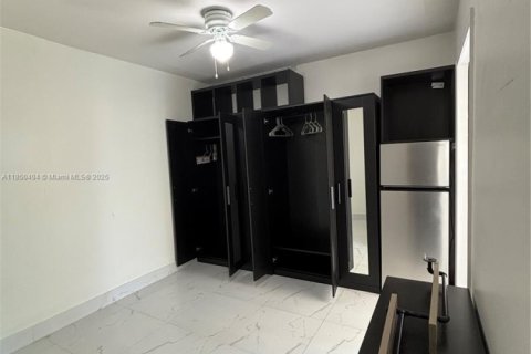Commercial property in Miami, Florida 1 bedroom, 131.92 sq.m. № 1871814 - photo 4