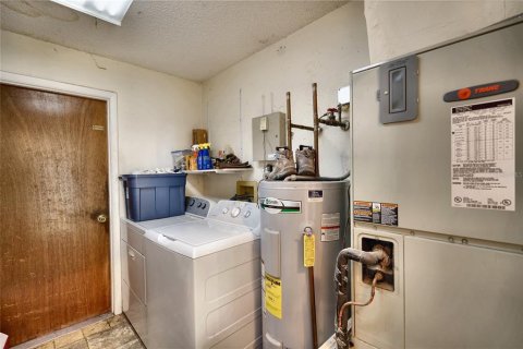 Villa ou maison à vendre à Sanford, Floride: 4 chambres, 211.45 m2 № 2308445 - photo 18