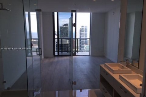Condominio en alquiler en Miami, Florida, 4 dormitorios, 215.9 m2 № 2073030 - foto 19