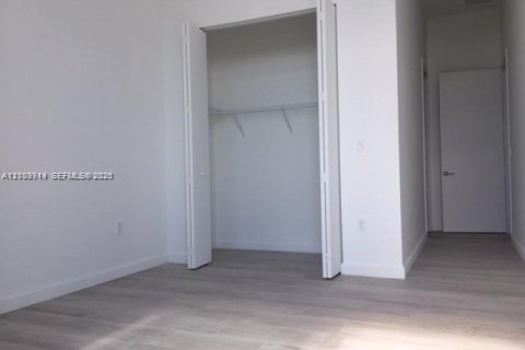 Condominio en alquiler en Miami, Florida, 4 dormitorios, 215.9 m2 № 2073030 - foto 12