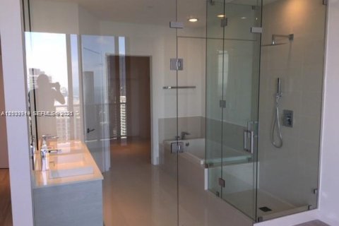 Condominio en alquiler en Miami, Florida, 4 dormitorios, 215.9 m2 № 2073030 - foto 16