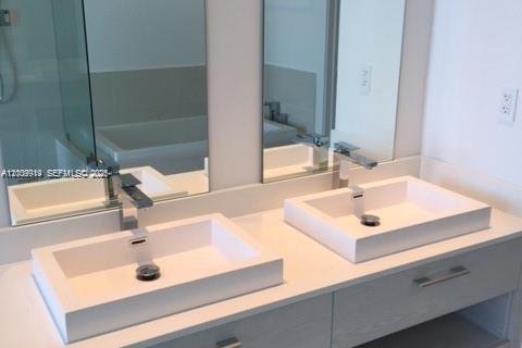 Condominio en alquiler en Miami, Florida, 4 dormitorios, 215.9 m2 № 2073030 - foto 17