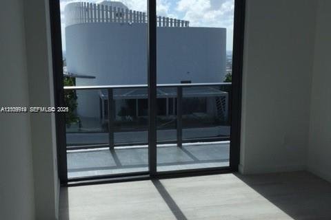Condominio en alquiler en Miami, Florida, 4 dormitorios, 215.9 m2 № 2073030 - foto 9