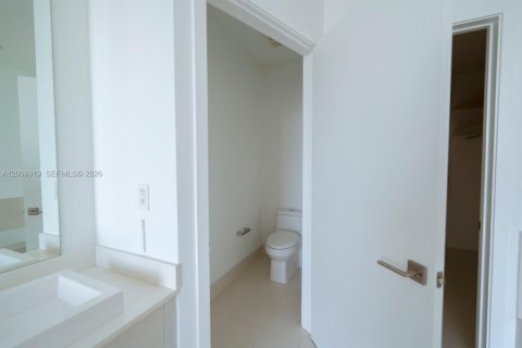 Condominio en alquiler en Miami, Florida, 4 dormitorios, 215.9 m2 № 2073030 - foto 22