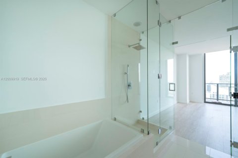 Condominio en alquiler en Miami, Florida, 4 dormitorios, 215.9 m2 № 2073030 - foto 26