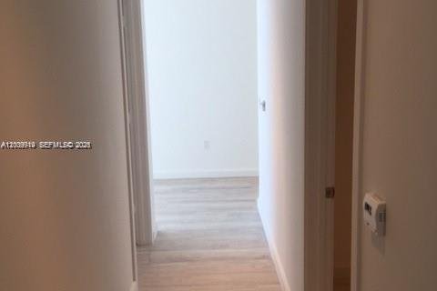 Condominio en alquiler en Miami, Florida, 4 dormitorios, 215.9 m2 № 2073030 - foto 15