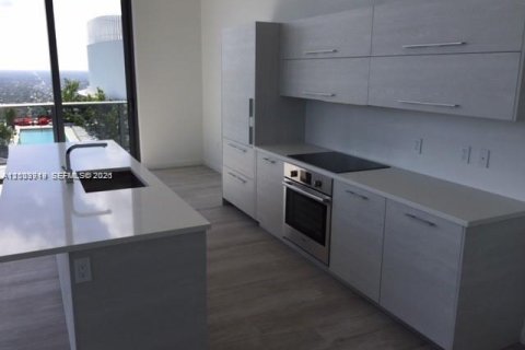 Condominio en alquiler en Miami, Florida, 4 dormitorios, 215.9 m2 № 2073030 - foto 4
