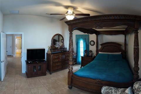 House in Poinciana, Florida 3 bedrooms, 125.23 sq.m. № 2104438 - photo 12
