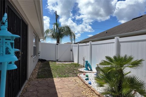 House in Poinciana, Florida 3 bedrooms, 125.23 sq.m. № 2104438 - photo 26