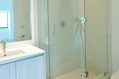 Condo in Miami, Florida, 2 bedrooms № 1937215 - photo 8