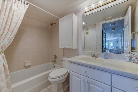 Condo in South Pasadena, Florida, 2 bedrooms  № 1655809 - photo 11
