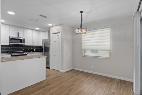 House in Inverness, Florida 2 bedrooms, 104.42 sq.m. № 1798446 - photo 12