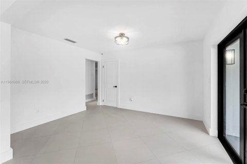 Casa en alquiler en Miami, Florida, 5 dormitorios, 223.24 m2 № 2047679 - foto 7