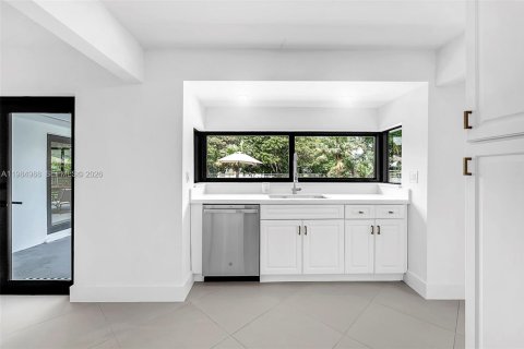 Casa en alquiler en Miami, Florida, 5 dormitorios, 223.24 m2 № 2047679 - foto 10