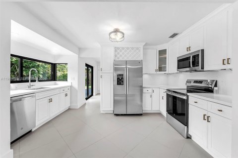 Casa en alquiler en Miami, Florida, 5 dormitorios, 223.24 m2 № 2047679 - foto 9