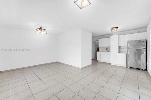 Casa en alquiler en Miami, Florida, 5 dormitorios, 223.24 m2 № 2047679 - foto 16