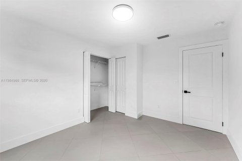Casa en alquiler en Miami, Florida, 5 dormitorios, 223.24 m2 № 2047679 - foto 28