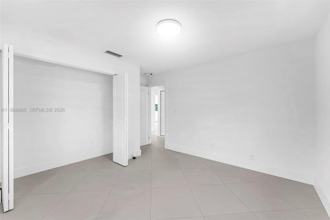 Casa en alquiler en Miami, Florida, 5 dormitorios, 223.24 m2 № 2047679 - foto 23