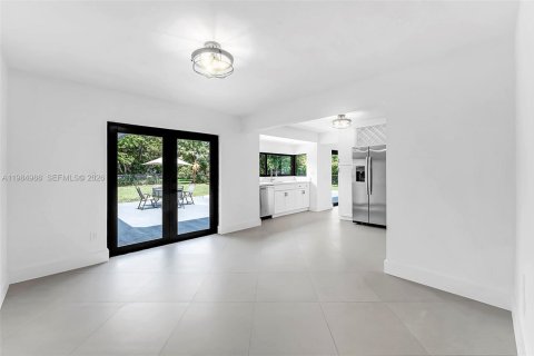 Casa en alquiler en Miami, Florida, 5 dormitorios, 223.24 m2 № 2047679 - foto 6
