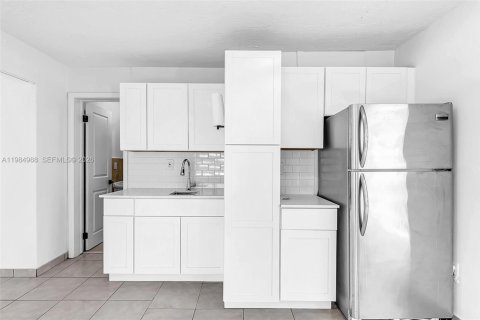 Casa en alquiler en Miami, Florida, 5 dormitorios, 223.24 m2 № 2047679 - foto 18