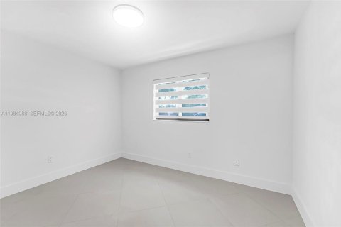 Casa en alquiler en Miami, Florida, 5 dormitorios, 223.24 m2 № 2047679 - foto 21