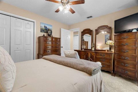 House in Tampa, Florida 4 bedrooms, 220.83 sq.m. № 1824529 - photo 29