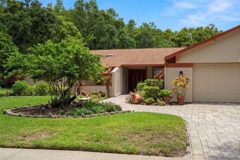 House in Tampa, Florida 4 bedrooms, 220.83 sq.m. № 1824529 - photo 6
