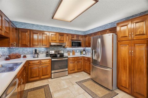 House in Tampa, Florida 4 bedrooms, 220.83 sq.m. № 1824529 - photo 12