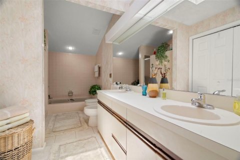 House in Tampa, Florida 4 bedrooms, 220.83 sq.m. № 1824529 - photo 21