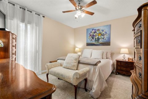 House in Tampa, Florida 4 bedrooms, 220.83 sq.m. № 1824529 - photo 28