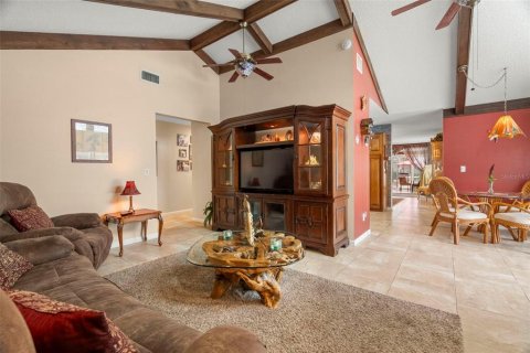 House in Tampa, Florida 4 bedrooms, 220.83 sq.m. № 1824529 - photo 8