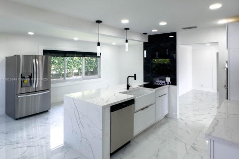 House in Boynton Beach, Florida 2 bedrooms, 132.66 sq.m. № 1934682 - photo 6