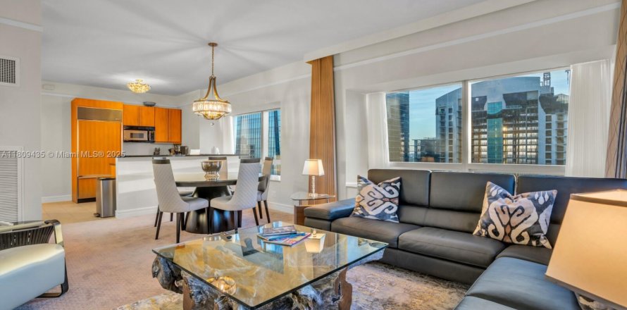 Кондоминиум с 2 спальнями в Майами, Флорида № 2054408