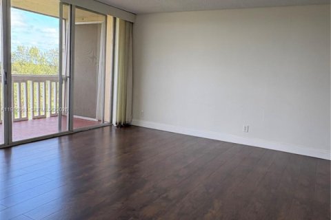 Condo in Lauderhill, Florida, 2 bedrooms  № 2046993 - photo 7