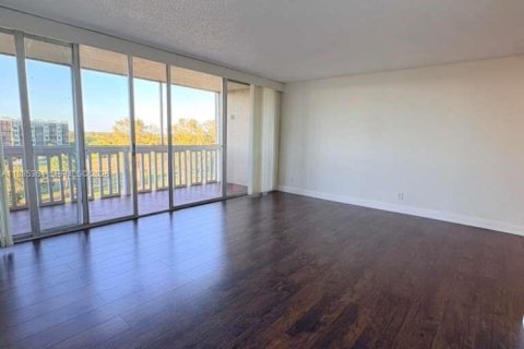 Condo in Lauderhill, Florida, 2 bedrooms  № 2046993 - photo 23