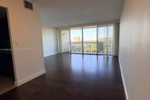 Condo in Lauderhill, Florida, 2 bedrooms  № 2046993 - photo 20