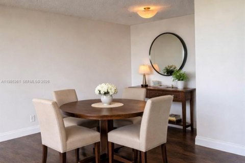 Condo in Lauderhill, Florida, 2 bedrooms  № 2046993 - photo 10