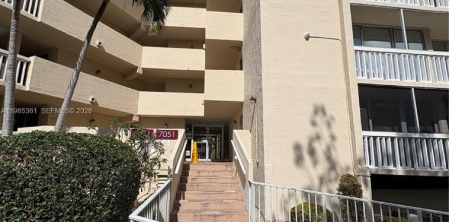 Condo in Lauderhill, Florida, 2 bedrooms  № 2046993